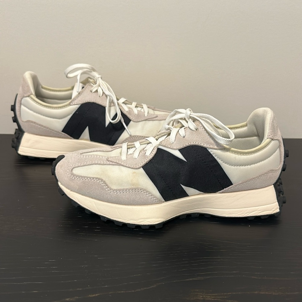 New Balance Women's 327 Size 8.5